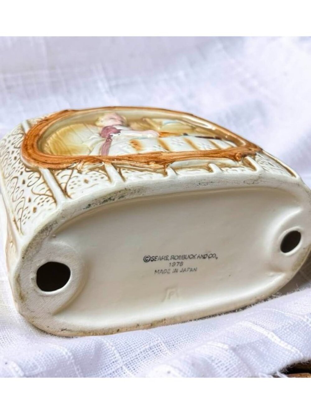 Vintage 1978 Sears Roebuck Ceramic Napkin Holder With Pioneer Women Girl Baking - Picture 4 of 6